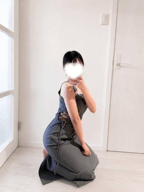 乳首舐めのプロ？
