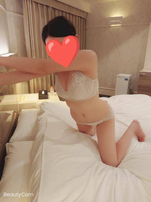 あき　世界巨乳遺産の官能的景観☆Iカップ爆乳で完全包囲！