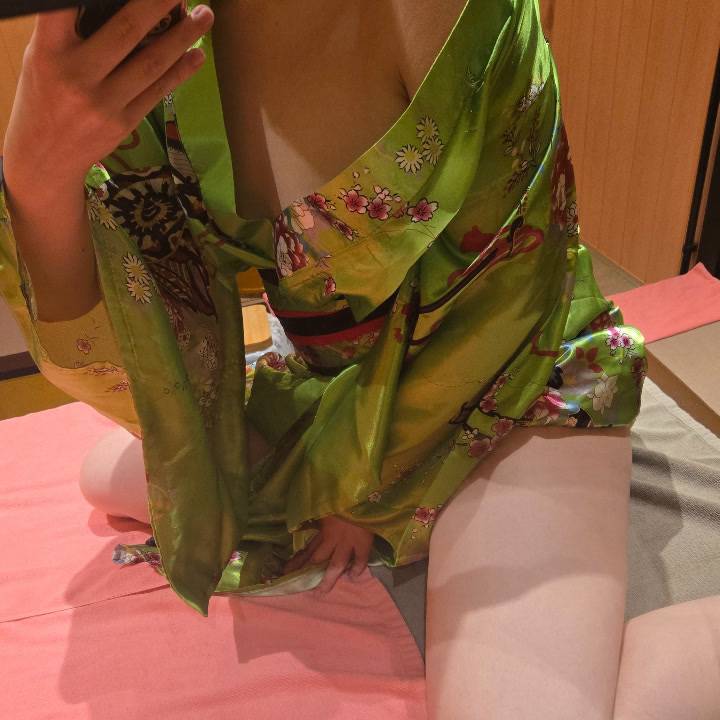 服の上から…💖