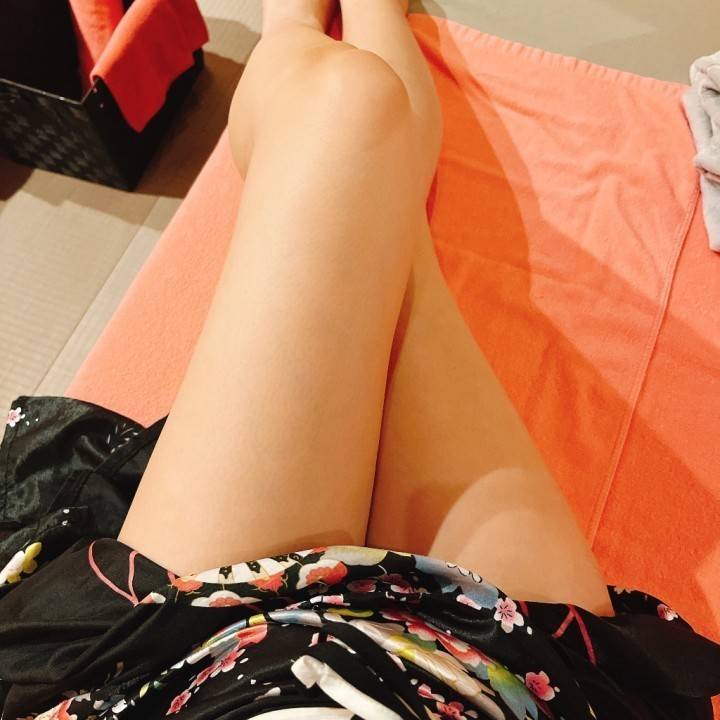 ツルスベ足🦵笑