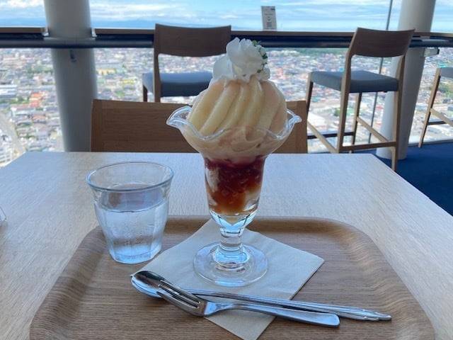 桃パフェin茨城県庁☆