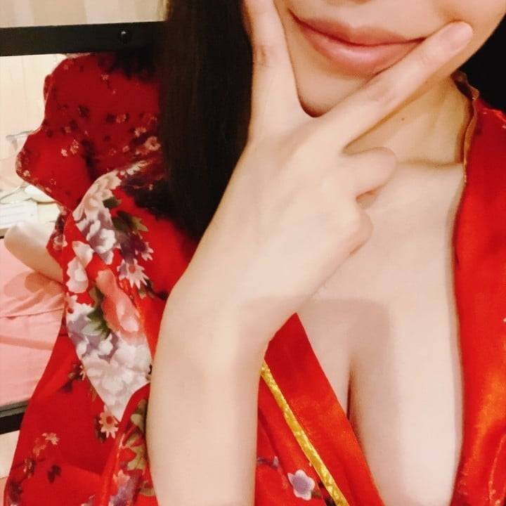 丈短いとお尻でちゃうよね〜