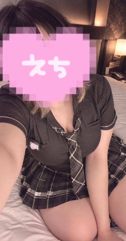 制服の下?