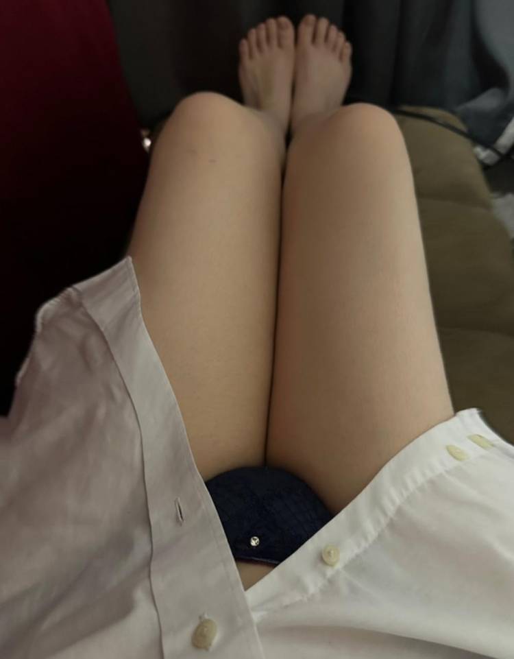 下から上に向かって舐めるように🤭🤍