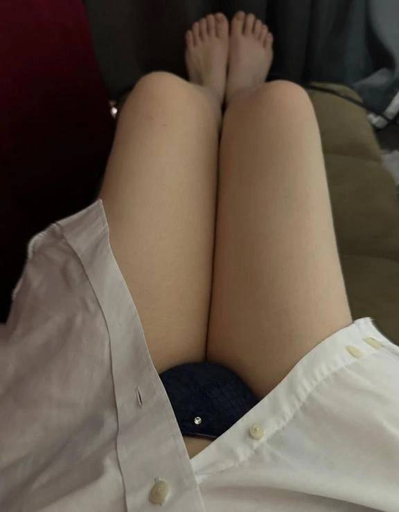 下から上に向かって舐めるように🤭🤍