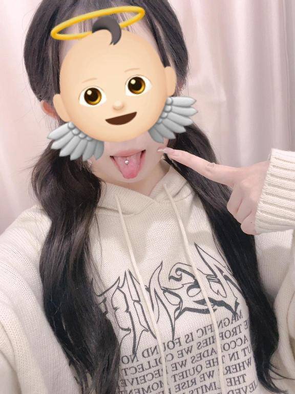 糸を引くように唾液が繋がる様子を見せつけて
