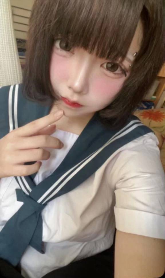 制服自撮りだよ♡