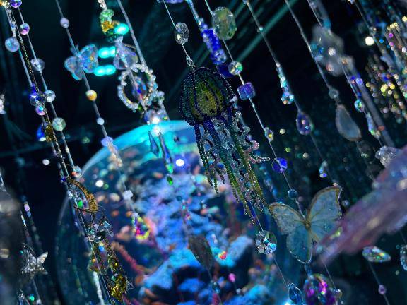 人はいさ心も知らず ふるさとは花ぞ昔の香ににほひける