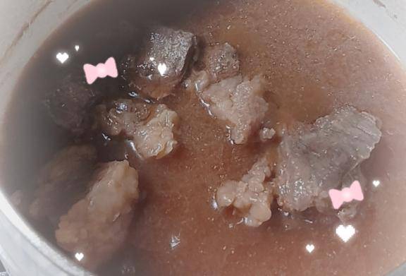 夜中に牛すじ煮込み作り始めた人