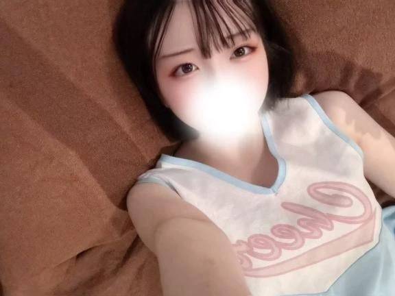 ベッドの上が濡れちゃいそう🥺