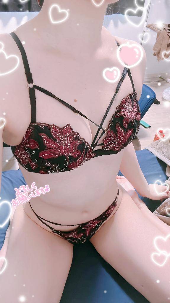 体験まゆな　業界未経験の甘えん坊☆敏感ド変態な素人美乳娘
