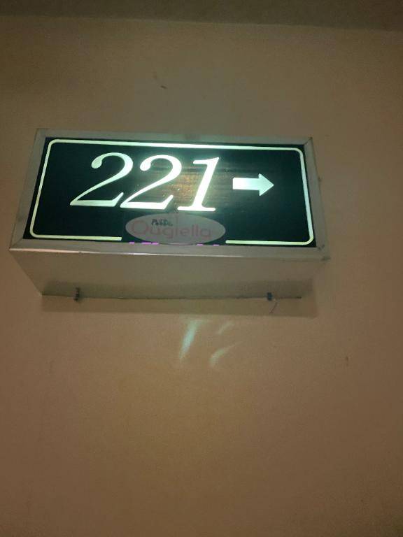 クジラ　221号室