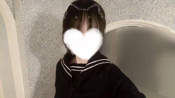 制服で…???
