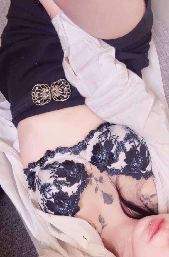⊂( ? ??)⊃⊂(? ??  )⊃