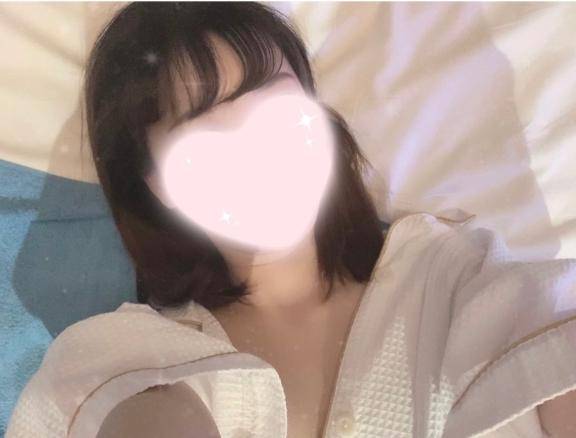 ふわり　えっちな色白美乳天使☆綺麗過ぎるパイパン割れ目