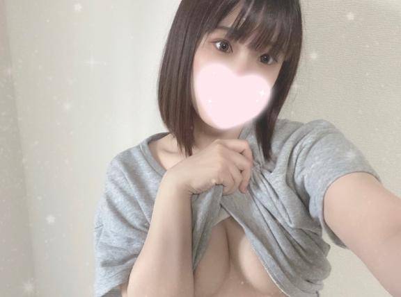 ふわり　えっちな色白美乳天使☆綺麗過ぎるパイパン割れ目