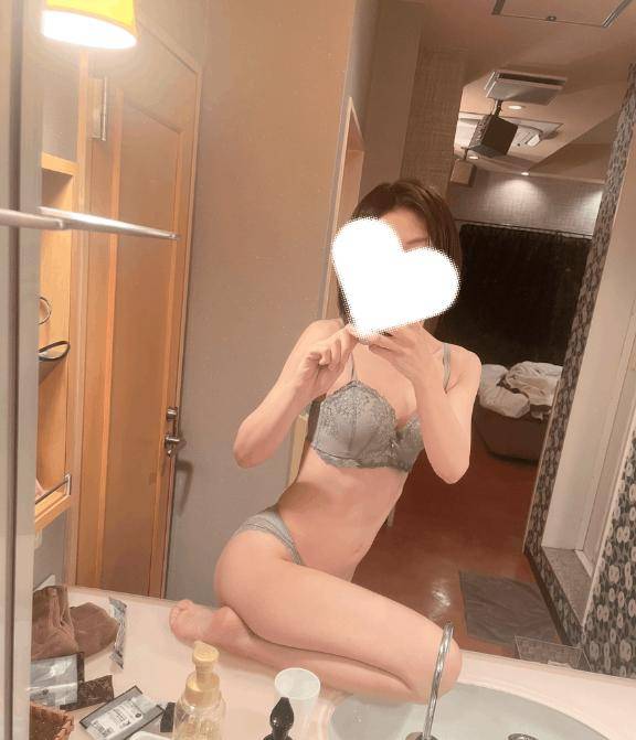 体験ひかる　視線を奪われる程の美女♡