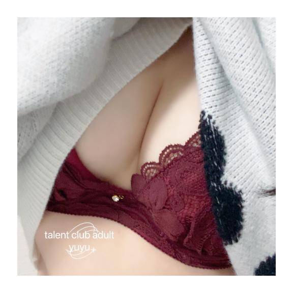 ゆゆ　官能的な黒髪清楚ロリ娘♡