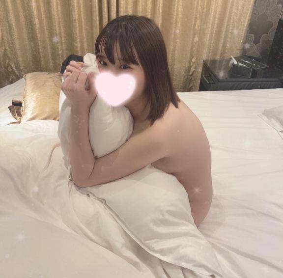 ふわり　えっちな色白美乳天使☆綺麗過ぎるパイパン割れ目