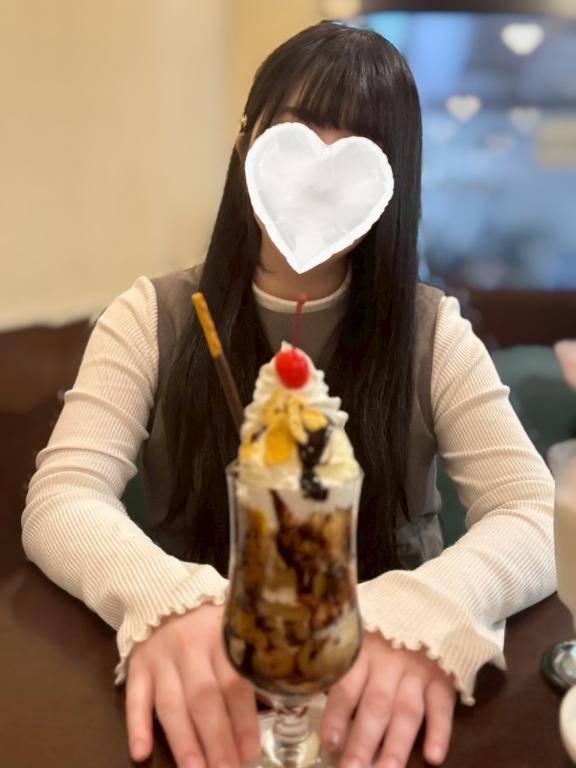 ゆゆ　官能的な黒髪清楚ロリ娘♡