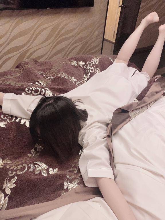 ふわり　えっちな色白美乳天使☆綺麗過ぎるパイパン割れ目