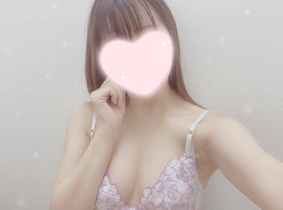 ふわり　えっちな色白美乳天使☆綺麗過ぎるパイパン割れ目
