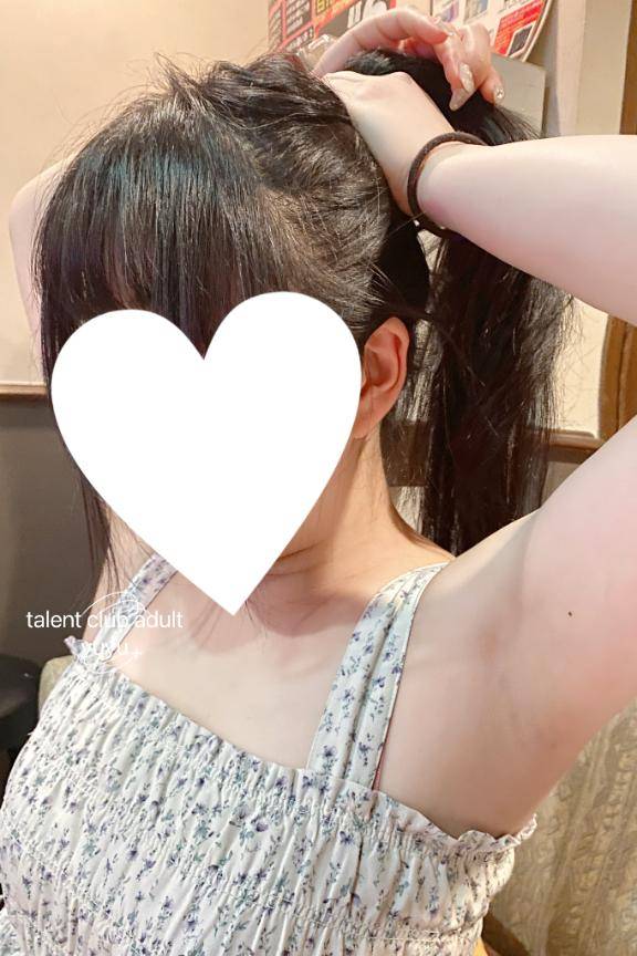 ゆゆ　官能的な黒髪清楚ロリ娘♡