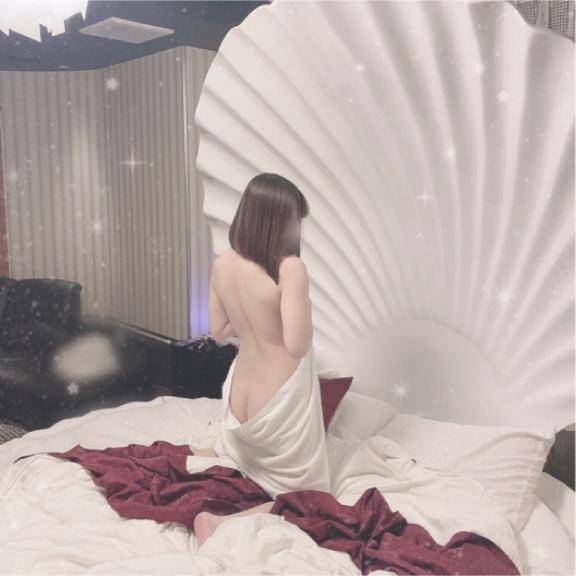 ふわり　えっちな色白美乳天使☆綺麗過ぎるパイパン割れ目