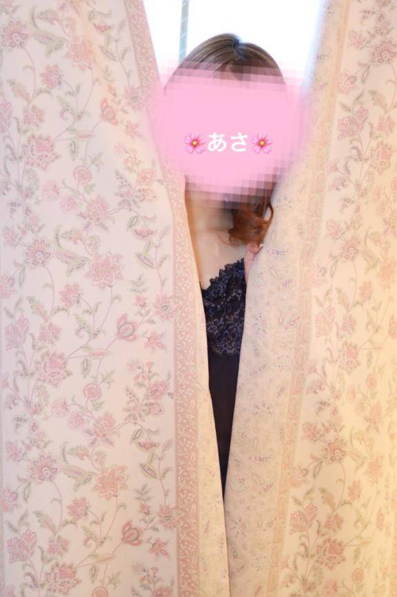 あさ　小柄色白スレンダーな変態痴女