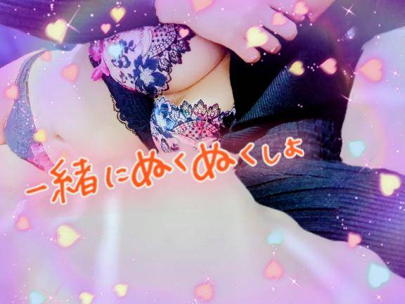 夜になると