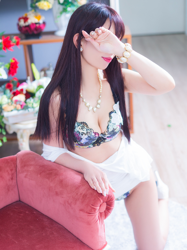 響(ひびき)（天国にいちばん近い島ニューカレドニア式高級アロマエステ）