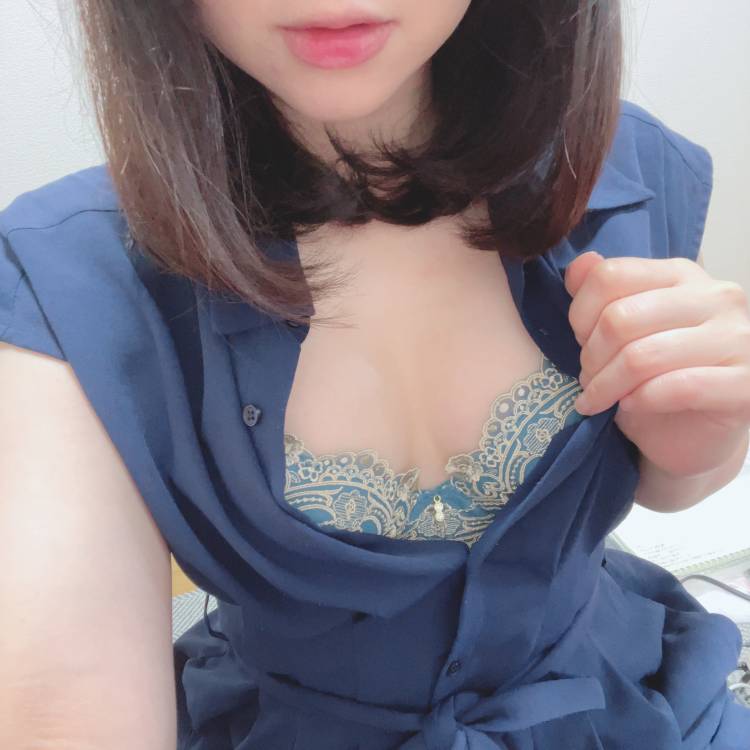 試させて睾丸マッサージ!