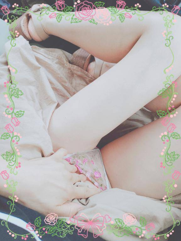 花柄スケスケ…