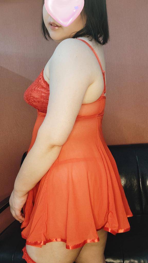 赤のセクシーなバスト??