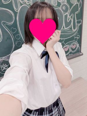 （新橋JKプレイ）体験入店2日目！スタイル抜群な色白18歳『きなこちゃん（18）』