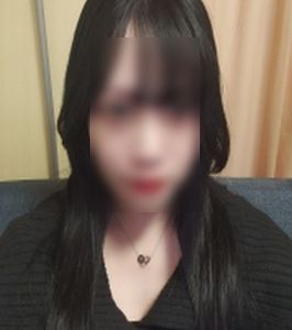 （竹内マッサージ）清楚な黒髪細面小顔美人。華奢な佇まいでスリムで愛嬌抜群な期待の若妻のはるさん