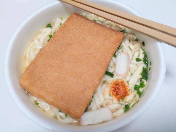 お昼ご飯はどん兵衛(^o^)