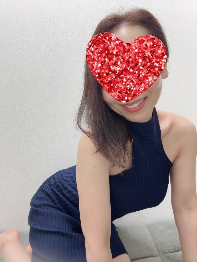 笑顔の🤭裏に？