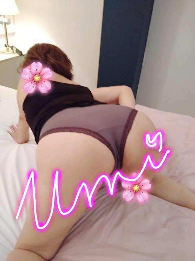 明日も10:00～17:00出勤します。