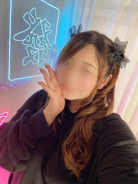 明日12:00から出勤です🐇🩷