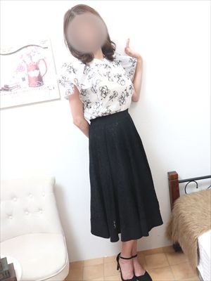 【新人りん】元介護士！自然体の未経験美人