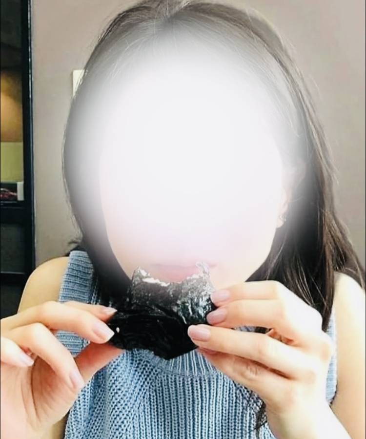 ぱくっ…