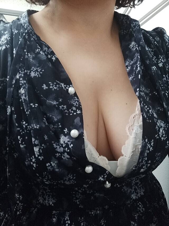 おはようございます　久しぶりの出勤です。　遊びに来てくださいね💞