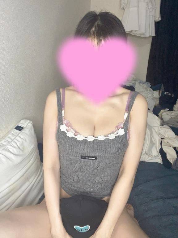 帽子でかくして、、