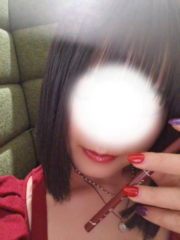 品があって、女性らしい色
