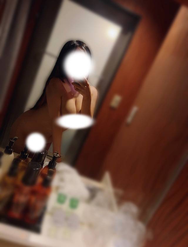 クビレがエロい😘