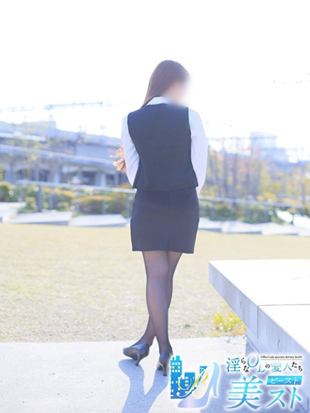 五十嵐心(いがらしこころ)（淫らなOLの愛人たち 美スト(ビースト)）