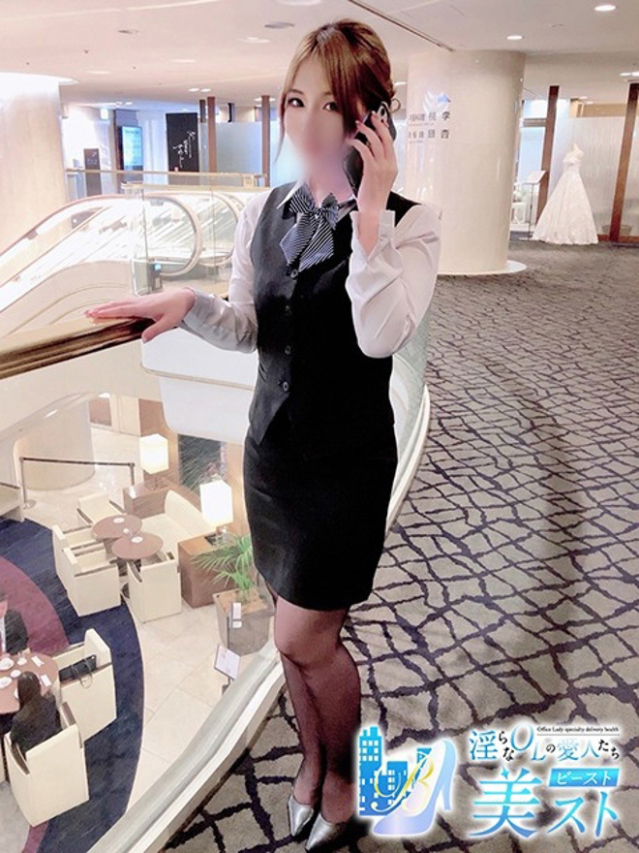 鳴海唯愛(なるみいちか)（淫らなOLの愛人たち 美スト(ビースト)）
