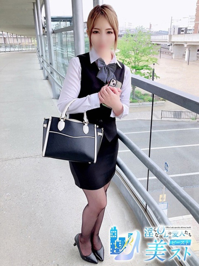 鳴海唯愛(なるみいちか)（淫らなOLの愛人たち 美スト(ビースト)）