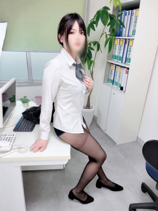 白雪葵蘭(しらゆきあらん)（淫らなOLの愛人たち 美スト(ビースト)）